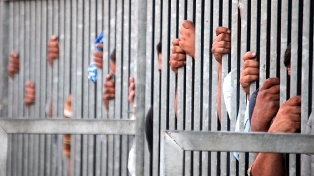 İsrail hapishanelerinde 12'si kız çocuğu 440 tutuklu çocuk olduğu ifade edildi.
