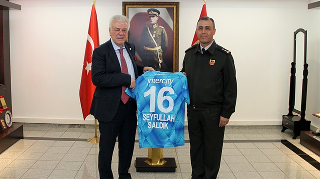 Bursaspor Kulübü Başkanı Ali Ay, Bursa Jandarma Bölge Komutanlığı'nı ziyaret etti.
