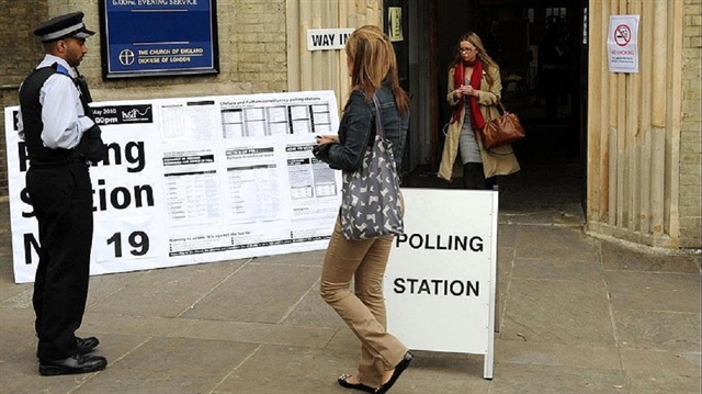 Birleşik Krallık'ta seçmenler  yarın belediye meclisi ve başkanlığı ve bölgesel parlamento seçimleri için sandık başına gidiyor.
