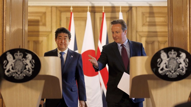 İngiltere'ye esmi bir ziyarette bulunan Japonya Başbakanı Shinzo Abe İngiliz mevkidaşı David Cameron ile bir araya geldi.