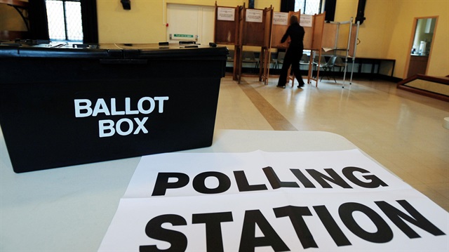Birleşik Krallık'ta seçmenler, İskoçya, Galler ve Kuzey İrlanda bölgesel parlamentolar, İngiltere'de belediye meclisi ve belediye başkanlığı seçimleri için bugün oy kullanıyor.