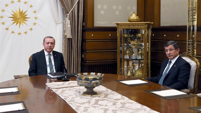 Cumhurbaşkanı Erdoğan ve Başbakan Ahmet Davutoğlu arasında dün gerçekleşen görüşmeyi dünya medyası manşetlerine taşıdı.