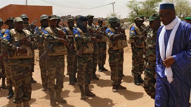 Mali'de iki etnik grup arasında patlak veren çatışmada 20 kişinin yaşamını yitirdiği açıklandı.