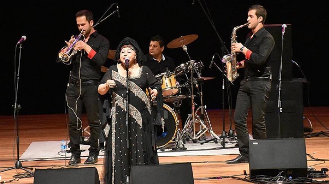 Balkan müziğinin divası Esma Redzepova, Bakırköy Leyla Gencer Opera ve Sanat Merkezi'nde gerçekleşen konserde İstanbullu müzikseverlerle buluştu.