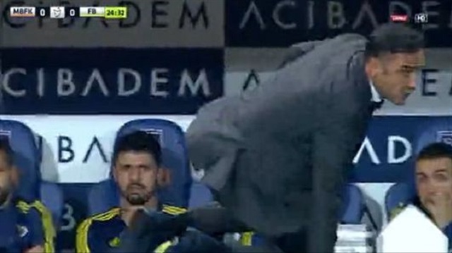 Vitor Pereira, Başakşehir maçında dengesini kaybedip yere düştü...