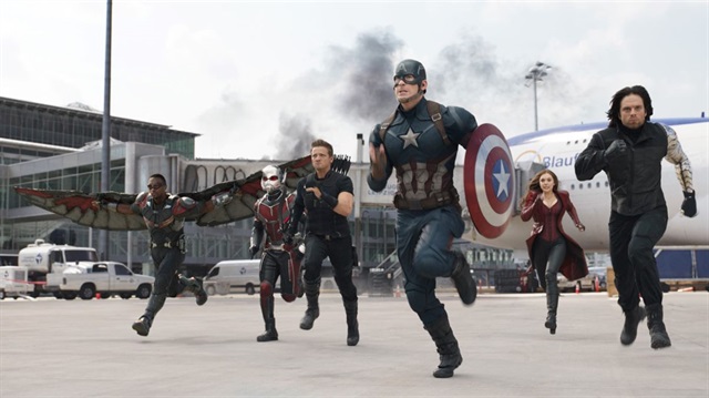 Marvel hayranlarının şafak saydığı yapım 'Kaptan Amerika: Kahramanların Savaşı' tüm dünya genelinde bir rekor kırdı.
