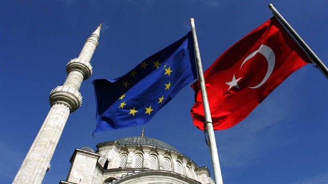Avrupa Parlamentosu yarın Türkiye'ye vize serbestisi için olağanüstü oturum yapacak.