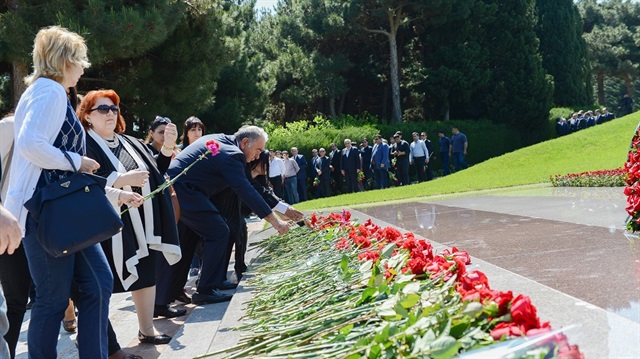 Azerbaycan'ın ulusal lideri Haydar Aliyev, doğumunun 93. yılında başkent Azerbaycan'da anıldı.