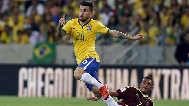 Brezilyalı futbolcu milli takım ile çıktığı 8 maçta 1 gol kaydetti.