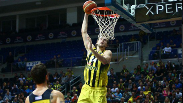 Jan Vesely bu sezon Euroleague'de 12 sayı 7 ribauntluk ortalamalar yakaladı.