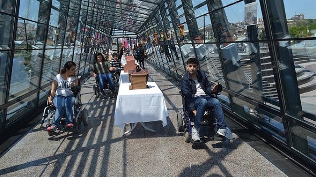İstanbul Büyükşehir Belediyesi Kültür AŞ'den yapılan açıklamaya göre, Miniatürk'teki sergi salonu, Engelliler Haftası kapsamında bedensel engelli Yüksel'in ilk kişisel minyatür maket sergisine ev sahipliği yapıyor.