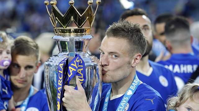 Leciester City'nin şampiyonluğuna golleriyle büyük katkı yapan Jamie Vardy Premier Lig'de yılın futbolcusu seçildi.