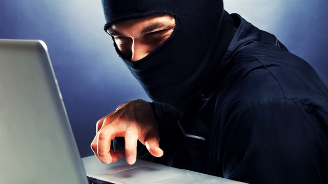 PTT Kargo'nun mail adresinden atılan linklere tıklayan vatandaşların dosyaları şifreleniyor.