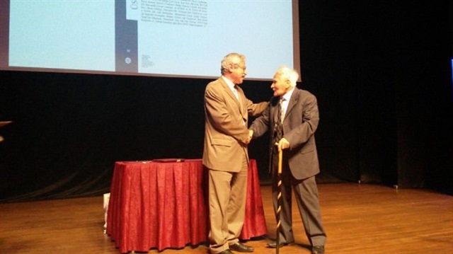 Birliğin İstanbul Şube Başkanı Mahmut Bıyıklı'nın sunumuyla gerçekleşen törende, şair Bahattin Karakoç, Prof. Dr. Yılmaz Özakpınar ve Nuri Gürgür'e "Üstün Hizmet Ödülü" verildi.