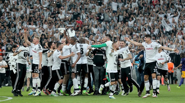 Beşiktaşlı futbolcuların şampiyonluk sevinci...