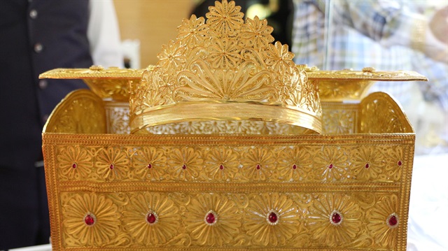 Selçuklu motifli altın mücevher sandığı 270 bin dolara satıldı.