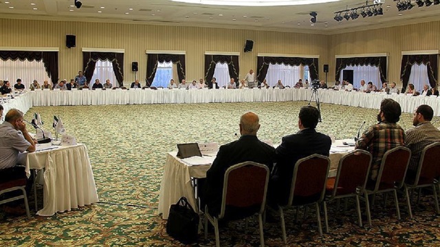 Cevad Ebu Hatab, SMDK Genel Kurulu'nun 98 üyeden 54'ünün evet oyuyla geçici Suriye hükümetinin başkanı olarak seçildi.