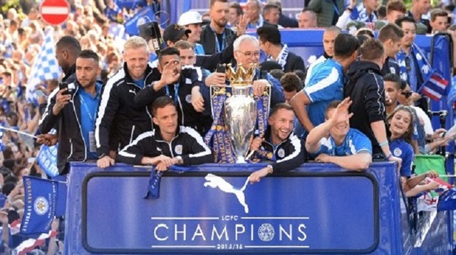 Leicester'in şampiyonluğuna 100 bin kişi katıldı.