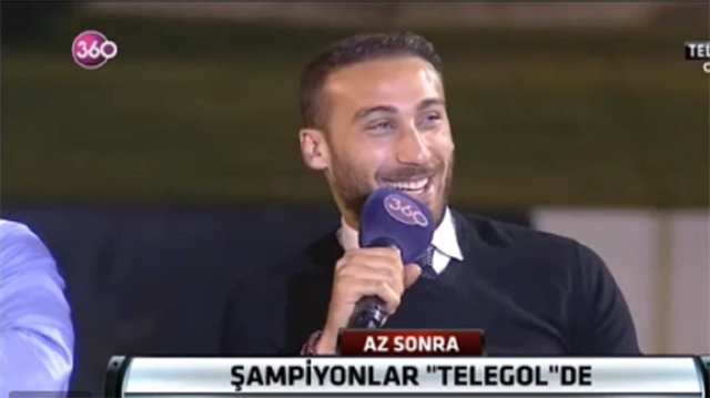 Cenk Tosun katıldığı canlı yayında yaptığı esprilerle herkesi güldürmeyi başardı. 