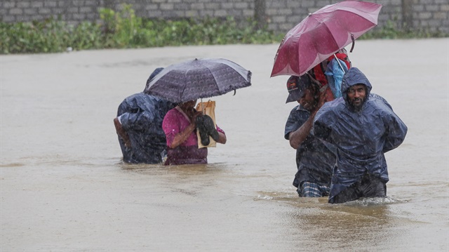 Sri Lanka'nın orta kesimlerinde, şiddetli yağışların neden olduğu sel ve heyelanlarda can ve mal kaybı yaşanırken, 
Meteoroloji Ajansı, şiddetli yağışların hafta sonuna kadar devam edeceği uyarısında bulunmuştu. 