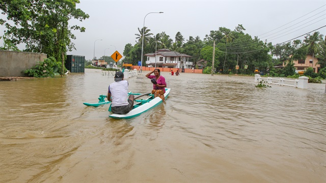 Sri Lanka'da şiddetli yağışların neden olduğu sel ve heyelanlarda 27 kişi yaşamını yitirdi, 150 kişi yaralandı.
