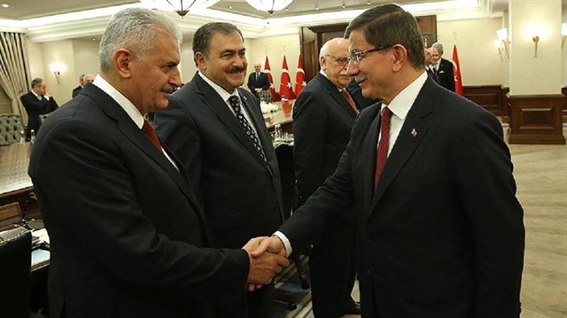 Başbakan Ahmet Davutoğlu, Binali Yıldırım'ı arayarak tebrik etti.