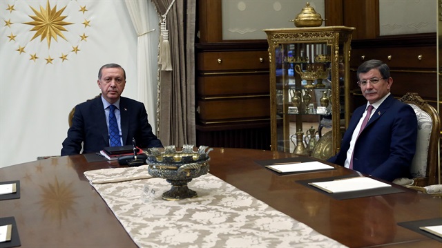 Başbakan Davutoğlu, Cumhurbaşkanı Erdoğan ile Külliye'de bir araya geldi. (Arşiv)