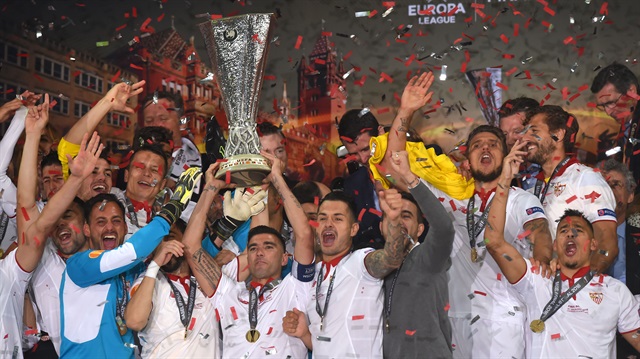 Sevilla, UEFA Avrupa Ligi Kupası'nı üst üste üçüncü kez kaldırdı. 