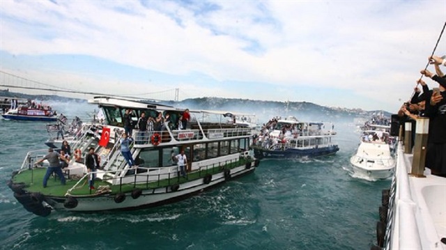 Beşiktaş şampiyonluğunu İstanbul Boğazı'nda kutladı 