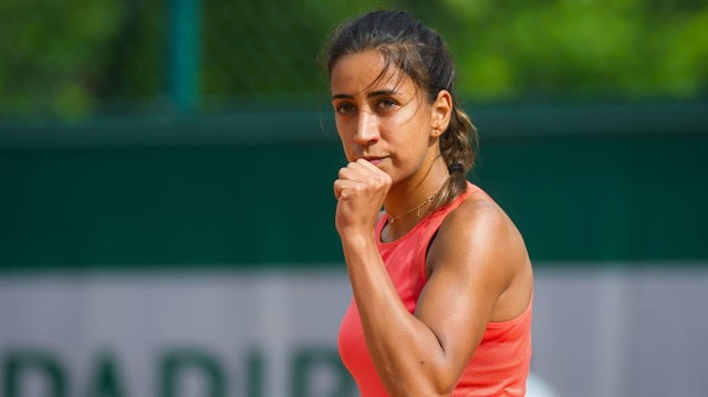 Milli tenisçi Çağla Büyükakçay, Çek Klara Koukalova'yı 2-0 yenerek ana tabloya yükseldi.