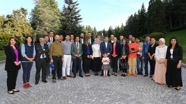 Başbakan Ahmet Davutoğlu  basın mensuplarıyla bir araya geldi ve anılarını paylaştı.