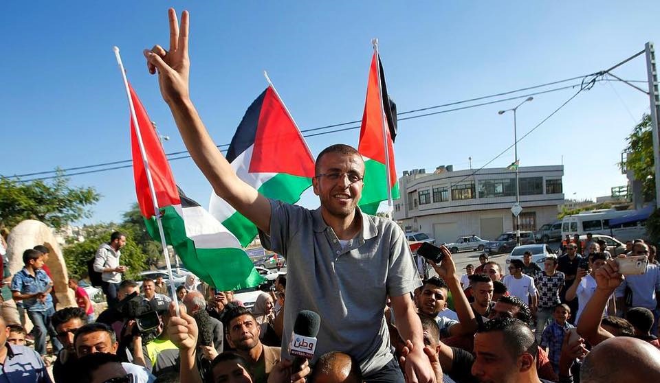 Cannes Film Festivali'nde gösterilen Al Qeeq filminin asıl kahramanı olan gazeteci Muhammed El-Qeeq,  önceki gün İsrail askerleri tarafından serbest bırakıldı ve hapishane çıkışı sevgi seliyle karşılandı.