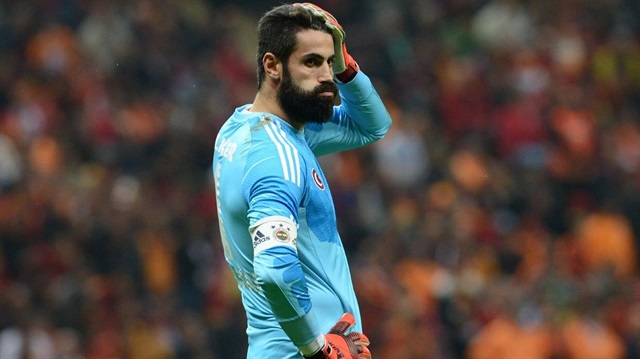 Volkan Demirel'in ameliyat olması Fenerbahçe'yi kaleci transferine yönlendirdi.