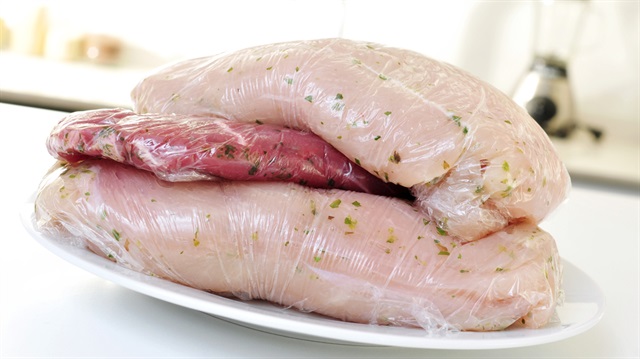 Tavuk etinde ortaya çıkan bakteri hamile kadınlar için büyük tehlike oluşturuyor.