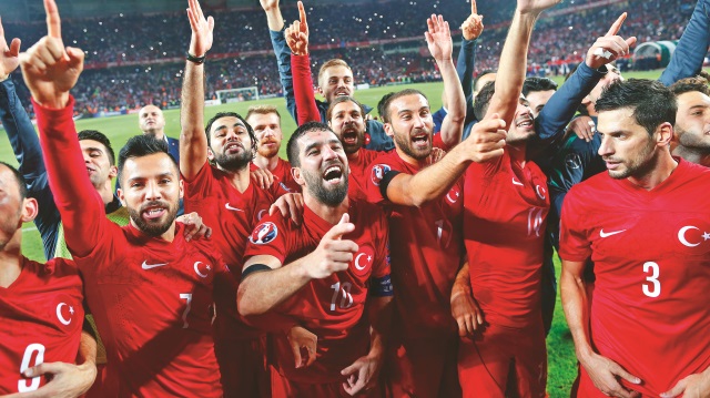 A Milli Takım, Avrupa Şampiyonası hazırlıkları kapsamında bu akşam İngiltere ile karşılaşıyor. Hedef 19:15'teki maçta bugüne kadar yenemeyip gol dahi atamadığımız İngiltere'yi evinde devirmek.