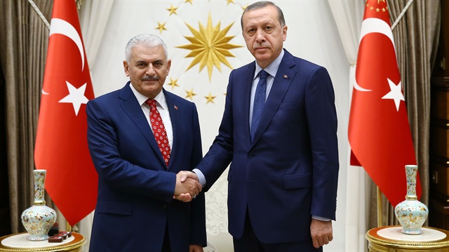 Cumhurbaşkanı Erdoğan'ın AK Parti Genel Başkanı Binali Yıldırım'ı kabulü sırasında bu kare paylaşıldı.