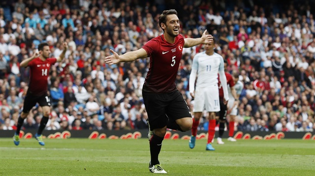 Hakan Çalhanoğlu ilk golü kaydetti.