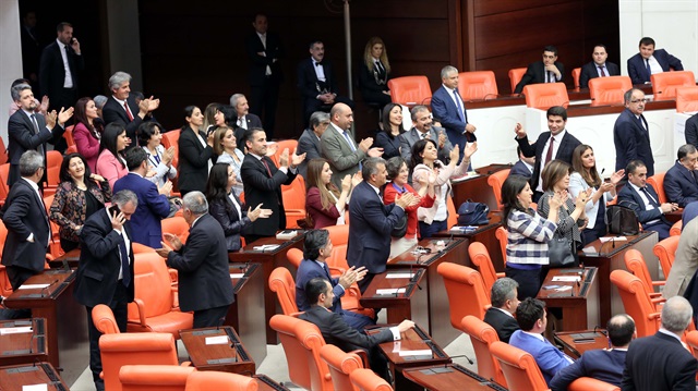 HDP, CHP’nin 89 retçi vekilinin peşine düştü. 