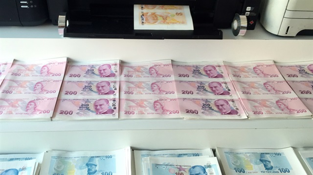 İstanbul'daki operasyonda 50,100 ve 200 liralık banknotlar halinde piyasaya sürülmeye hazır 20 milyon liralık sahte banknot ele geçirildi. 