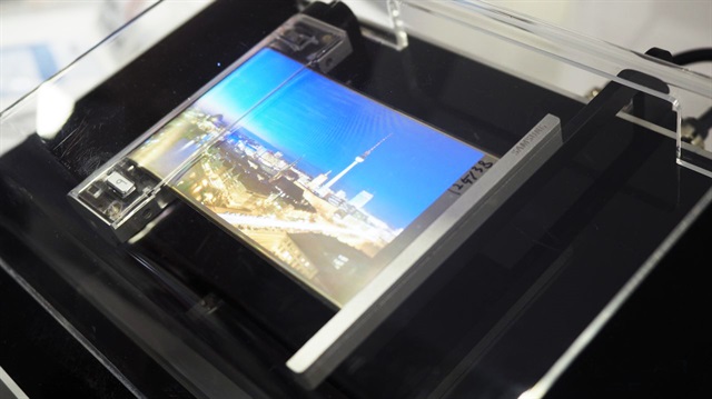 Samsung'un katlanabilir OLED panelleri Full HD ve 2K çözünürlüğe sahip.