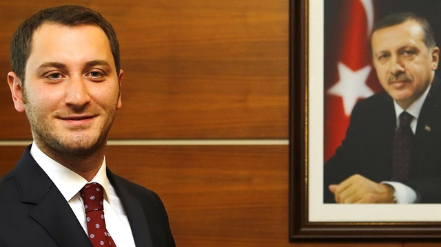 1986 doğumlu olan Zafer Çubukçu, 2014 yılında AK Parti Genel Merkez Gençlik Kolları Başkanlığı görevini bırakmıştı.