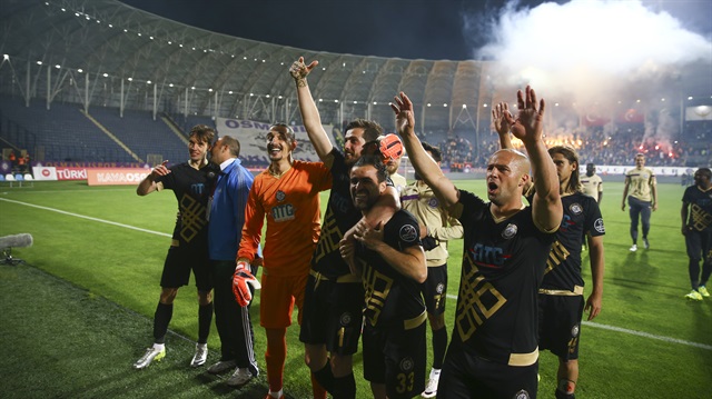 Osmanlıspor Süper Ligi bu sezon 5.sırada tamamlayarak UEFA Avrupa Ligi'nde katılım hakkı kazandı.