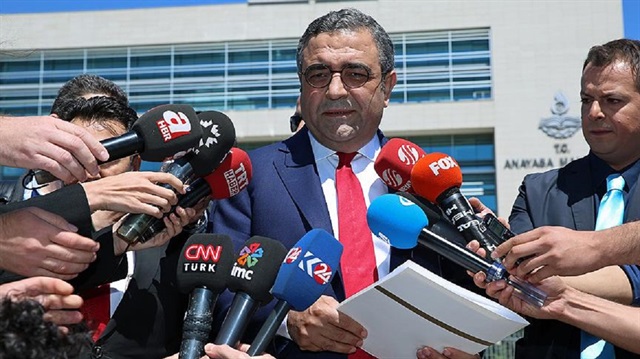 CHP İstanbul Milletvekili Sezgin Tanrıkulu, mecliste kaldırılan dokunulmazlıklarla ilgili Anayasa Mahkemesi'ne başvurdu. 