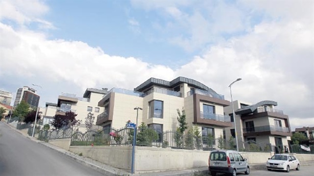 Davutoğlu'nun yeni evi CHP lideri Deniz Baykal'ın evine de 500 metre mesafede bulunuyor. ​