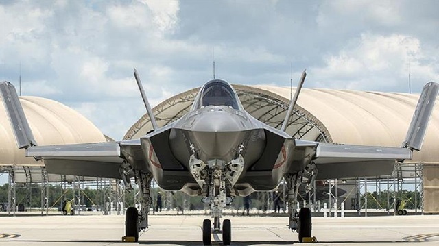Savunma Sanayii Müsteşarı İsmail Demir "Türkiye’ye F-35 savaş uçaklarının teslimatı 2018'de başlayacak” diye konuştu.