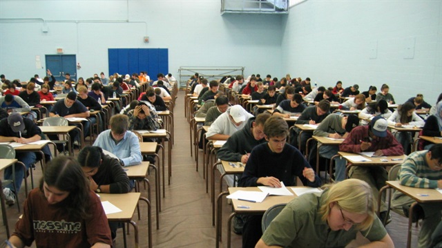 Bakü'de gerçekleştirilen sınava katılım yoğundu.