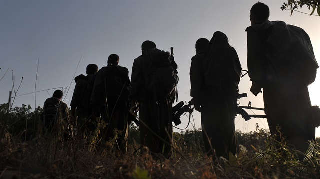 Güvenlik güçleriyle, teröristler arasında çıkan çatışmada 1 uzman çavuş şehit olmuş, çatışmada yaralanan 2 PKK'lı çaya atlayarak kaçmaya çalışmıştı. 