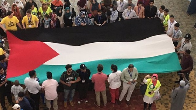 ICNA-MAS toplantıları sırasında Müslüman gençler Filistin'e destek gösterisinde bulundu.