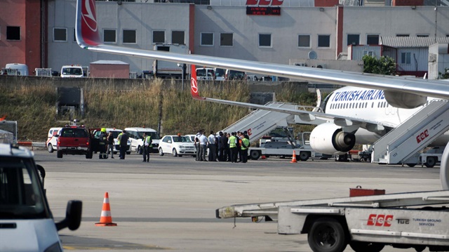 THY'nin kargo uçağı İstanbul'a inişi sırasında kuş sürüsüne çarptı. 