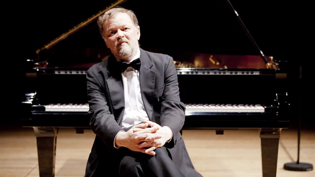 MIDEM Özel Chopin Ödülü'nü kazanan usta piyanist Nikolai Demidenko, İstanbul'da konser vermek için hazırlanıyor.